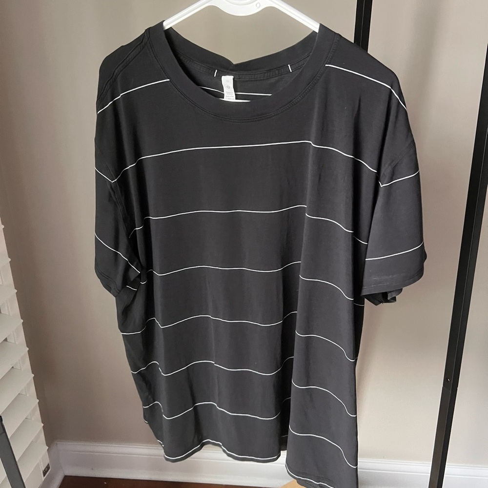 Lululemon women’s tshirt size 16